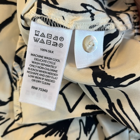 Joie 100% silk button down shirt blouse graphic flower print size M-L - Picture 5 of 6